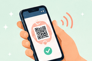 Celular escaneando o QR Code do pingente Aulerta